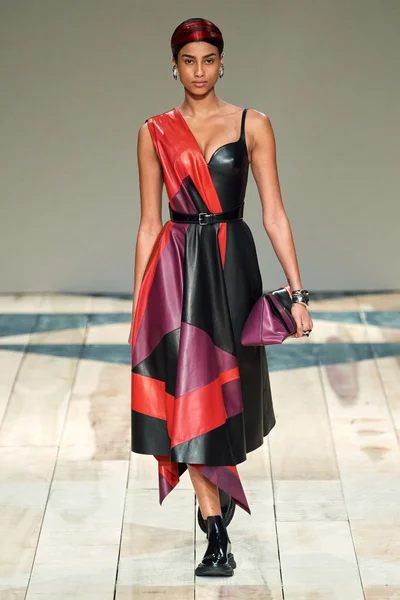 Look 16